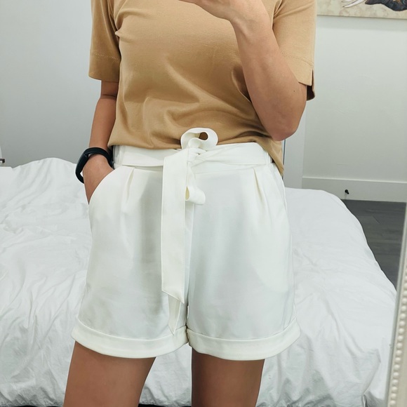 🌷High waisted white pockets satchel shorts - Picture 2 of 5